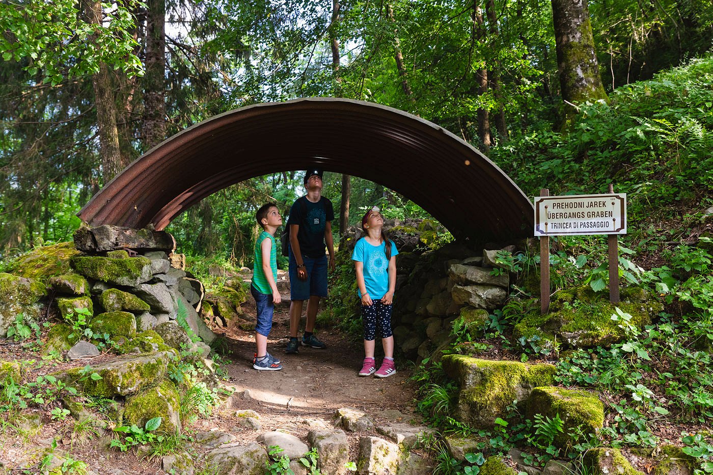Muzej na prostem Ravelnik, Bovec Otroci raziskujejo ostaline iz prve svetovne vojne v muzeju na prostem