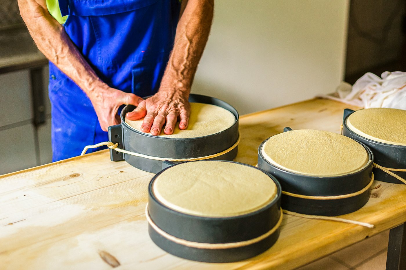 Tolminc cheese Sir_Tolminc_1-Jure_Batagelj-arhiv_Fundacije_miru_v_Posoc__ju.jpg