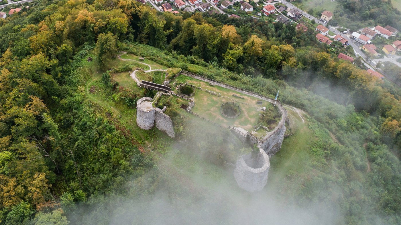 A bird's eye view of the remains of the castle on the Kozlov rob hill