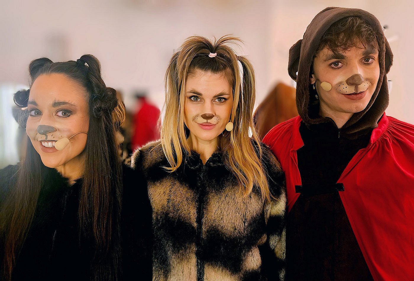 TRIJE PSI, strip opera muzikal